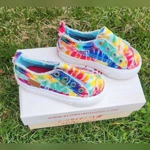 BlowFish Malibu Infants Rainbow Tie Dye Canvas Fashion Sneakers